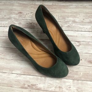 Clarks Indigo Wessex Wyvern Suede Heels